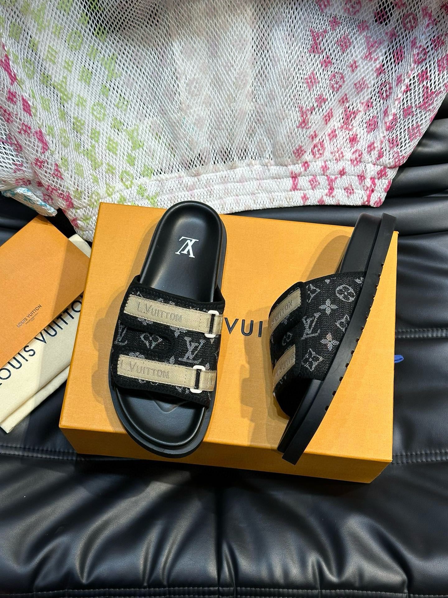 Louis Vuitton Slippers